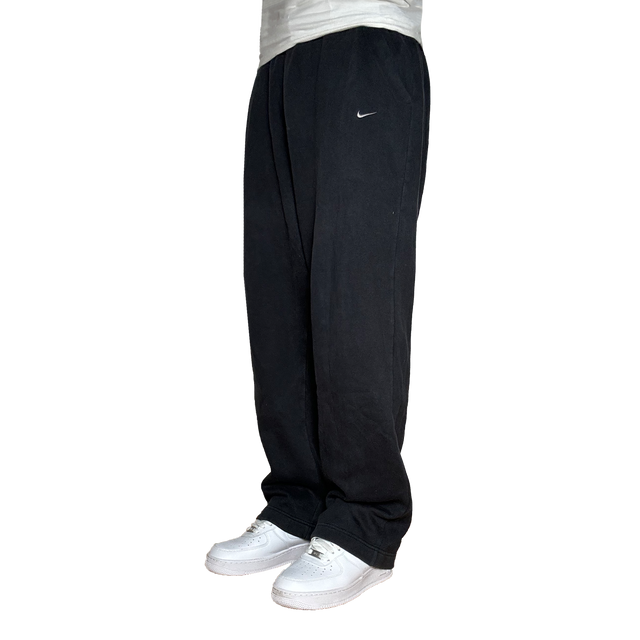 Vintage Nike Jogger in Streetwear and Y2K Optic for men and women.