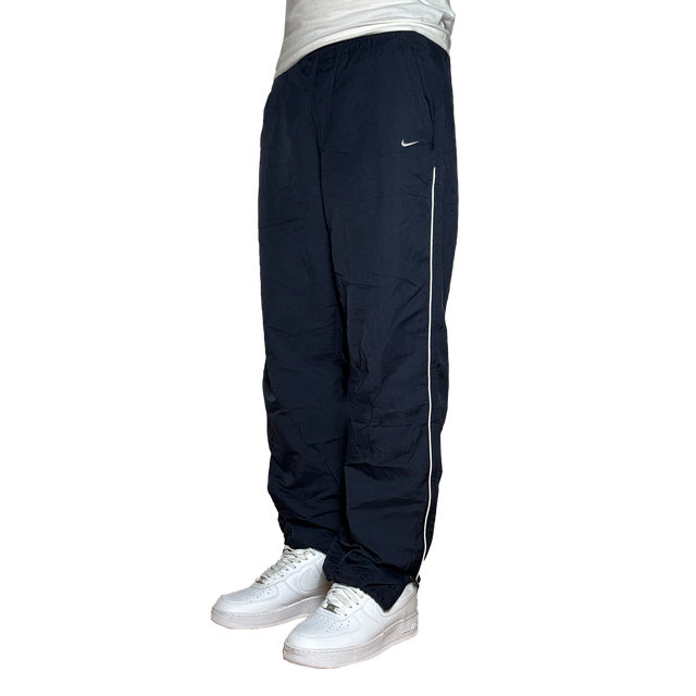 Vintage Nike Trackpants in Streetwear and Y2K Optic for men and women.